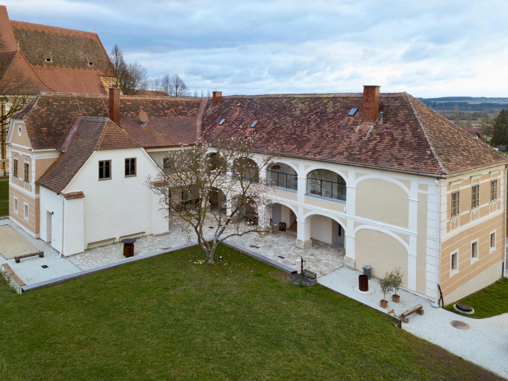 Отель Der Pfarrhof Хартберг Экстерьер фото