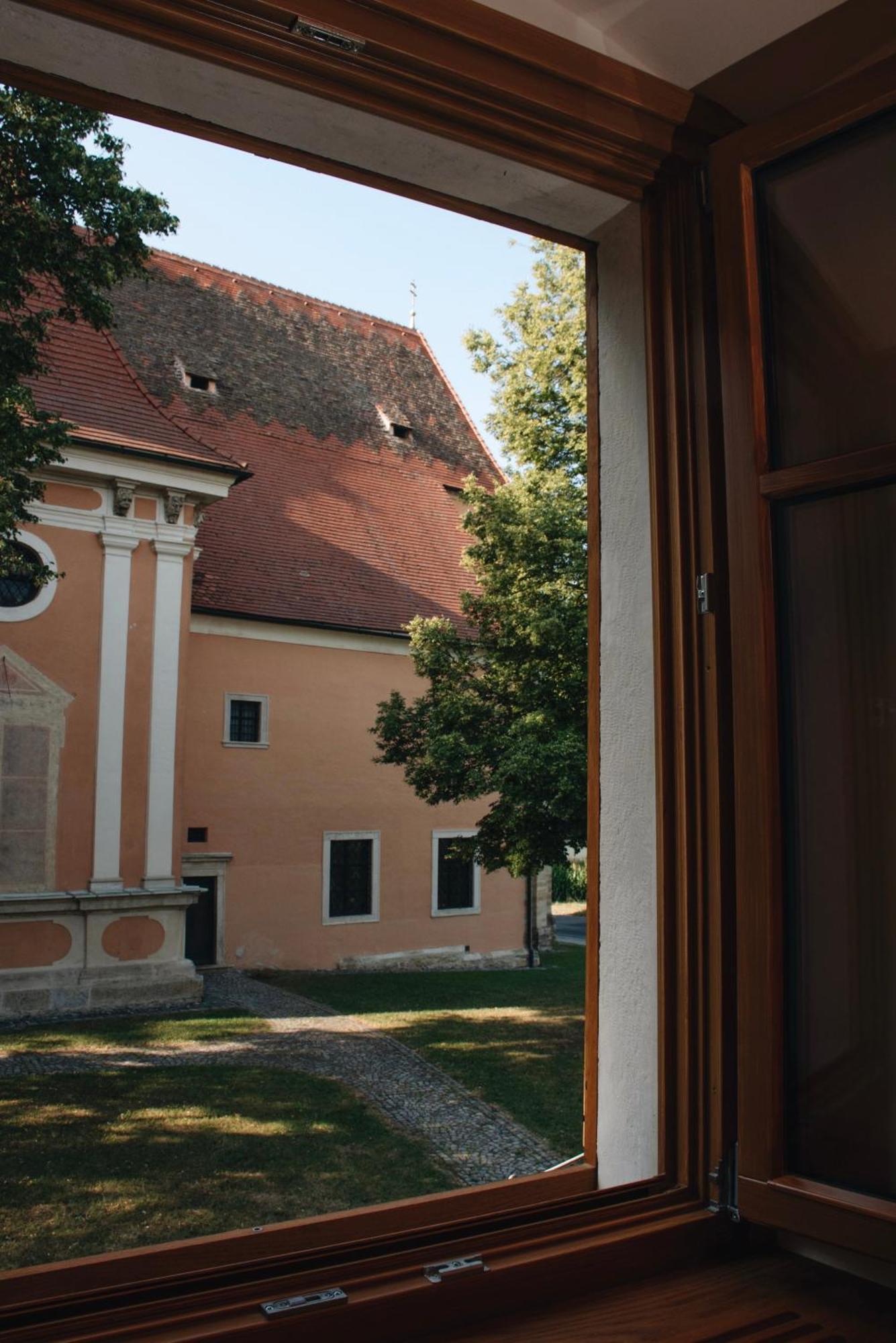 Отель Der Pfarrhof Хартберг Экстерьер фото